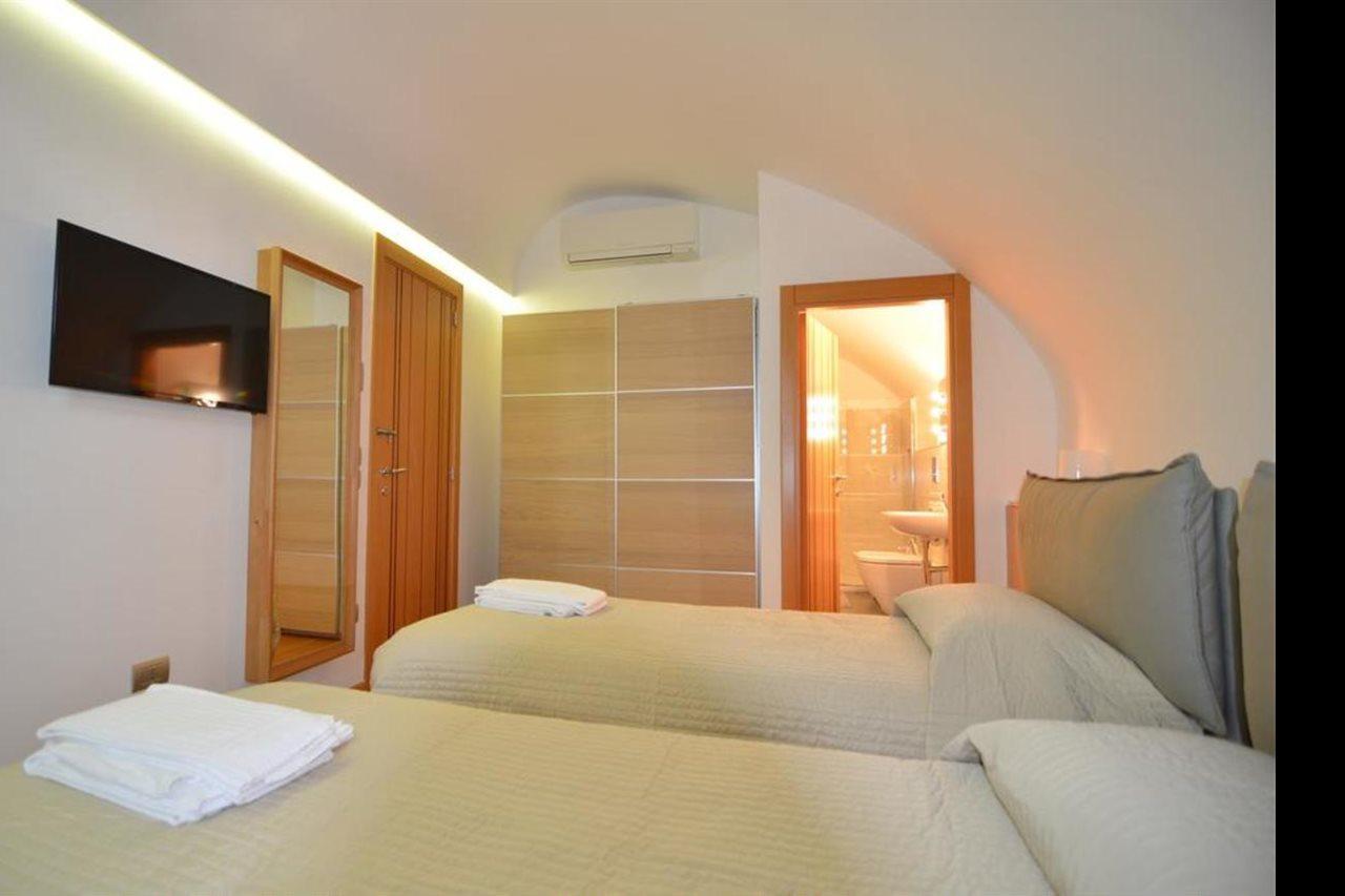La Strada Parlata 2* Naples
