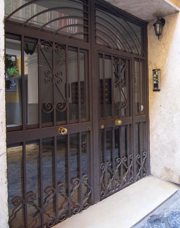 La Strada Parlata Guest house Naples